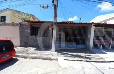 Excelente casa de médio padrão a venda no bairro suiça, lado sombra predominante.