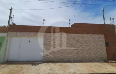 Casa com piscina em ótima localização no bairro mosqueiro.