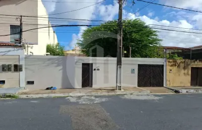Casa à venda no bairro coroa do meio ? ampla, confortável e bem localizada!