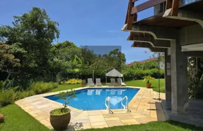 Casa de luxo em condomínio à venda em ubatuba-sp, bairro toninhas - 4 quartos, 3 salas, 7 banheiros, 6 vagas, 600m². venha conferir!
