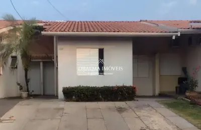 Casa a venda em condomínio fechado com 3 quartos e 2 vagas em várzea grande