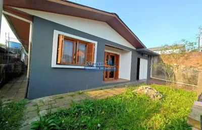 Casa com 2 quartos à venda na Rua Waldemar Santarém, 123, Nossa Senhora de Fátima, Caxias do Sul