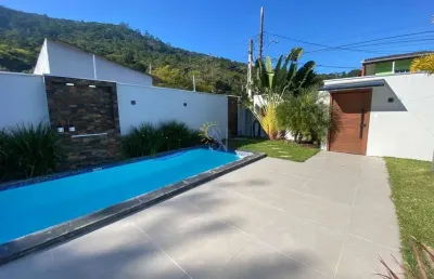 Casa para temporada em balneário camboriú, barra, 4 dormitórios, 1 suíte, 4 banheiros, 2 vagas