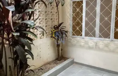Casa para locação em balneário camboriú, centro, 2 dormitórios, 2 suítes, 3 banheiros, 4 vagas