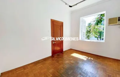 Casa comercial para alugar com 588m², 5 quartos e 10 vagas.
