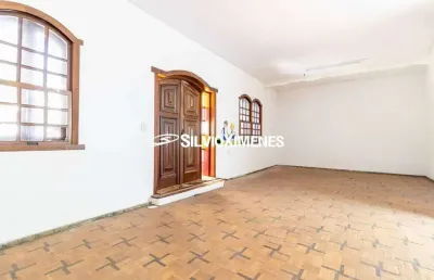 Casa para locação e venda com 270m², 4 quartos e 3 vagas