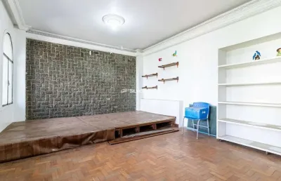 Casa para locação e venda com 302m², 4 quartos e 3 vagas