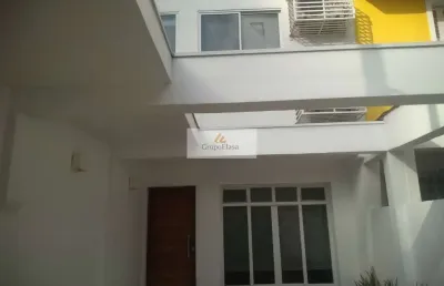 Sobrado comercial /residencial ,3 dormitórios , banheiro ,2 vaga