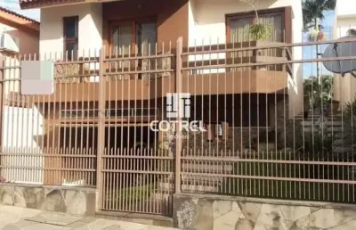 Casa 4 dormitórios sendo uma suíte , 5 banheiros e 6 vagas de garagem