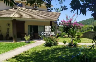 Casa 4 dormitórios sendo 2 suítes e 2 vagas de garagem no bairro camobi localiza