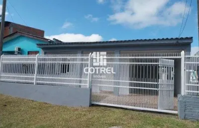 Casa para venda com 2 dormitórios, 1 vaga de garagem situada no bairro tancredo