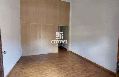 Loja comercial para locação com 3 salas, 2 banheiros social situado no bairro ce