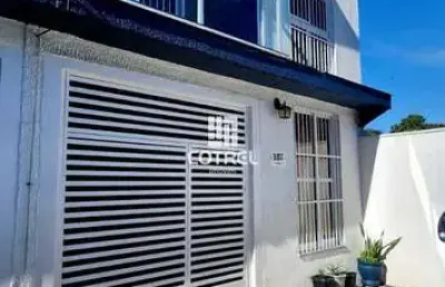 Casa em condomínio fechado com 2 dormitórios e 2 vagas no bairro passo d´areia