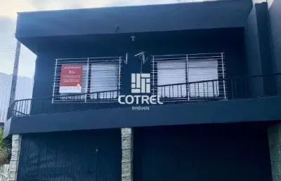 Casa comercial para locação 5 salas, 2 vagas de garagem situada no bairro centro