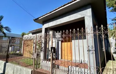 Casa para venda e locação 3 dormitórios, 2 vagas de garagem, piscina situada no
