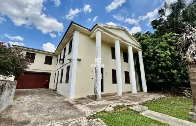 Casa para venda com 5 dormitórios, sendo uma suíte e 2 vagas de garagem no bairr
