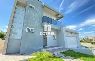 Casa à venda 3 dormitórios, 1 suíte, lareira, 2 vagas de garagem, situada no bai