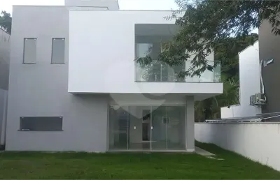 Casa com 3 quartos à venda na José Côrtes Júnior, Serra Grande, Niterói