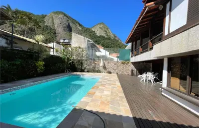 Casa com 4 quartos à venda na Rua das Camélias, Itacoatiara, Niterói