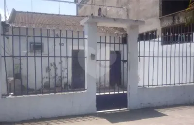 Casa com 2 quartos à venda na Salvatori, Centro, São Gonçalo