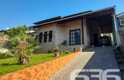 Casa com 3 quartos à venda na Avenida Paulo Schroeder, 50, Petrópolis, Joinville