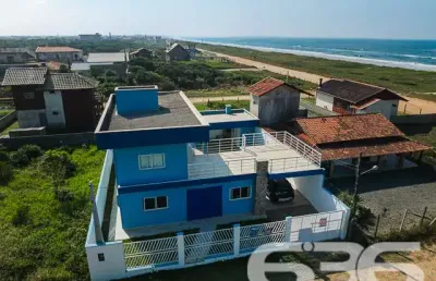 Casa com 3 quartos à venda na Rua Curitiba, 42, Praia do Ervino, São Francisco do Sul
