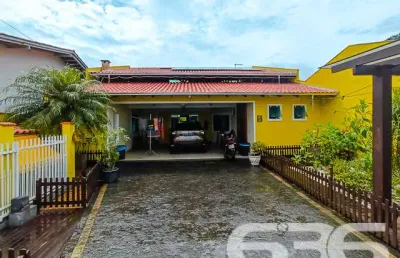 Casa com 3 quartos à venda na Rua Tuiuti, 33, Aventureiro, Joinville