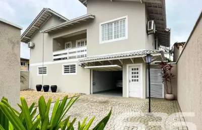 Casa com 3 quartos à venda na Rua Papa João XXIII, 1457, Iririú, Joinville