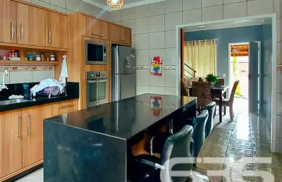 Casa com 5 quartos à venda na Rua Tuiuti, 44, Aventureiro, Joinville