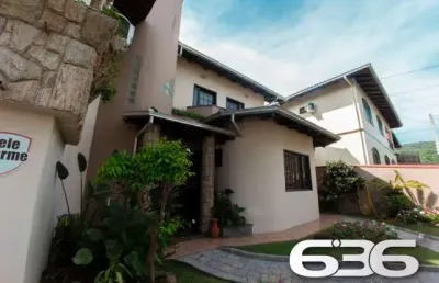Casa com 4 quartos à venda na Rua Papa João XXIII, 763, Iririú, Joinville