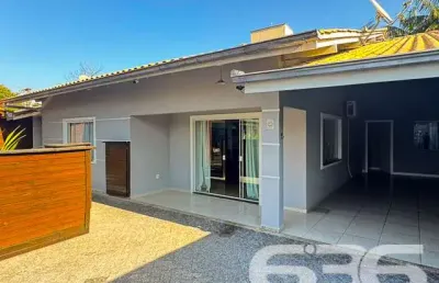 Casa com 3 quartos à venda na Rua Papa João XXIII, 47, Iririú, Joinville