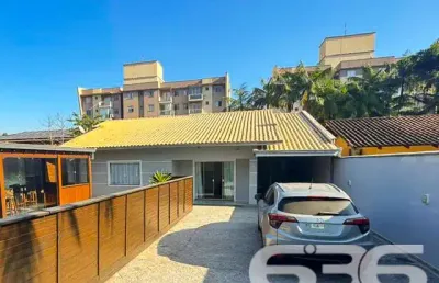 Casa com 3 quartos à venda na Rua Papa João XXIII, 47, Iririú, Joinville