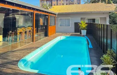Casa com 3 quartos à venda na Rua Papa João XXIII, 47, Iririú, Joinville