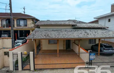 Casa com 6 quartos à venda na Rua Papa João XXIII, 158, Iririú, Joinville