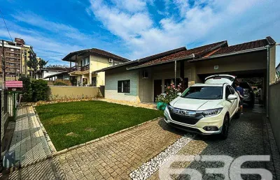Casa com 3 quartos à venda na Rua Quinze de Novembro, 115, Glória, Joinville