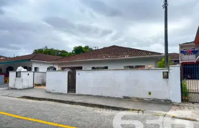 Casa com 3 quartos à venda na Rua Papa João XXIII, 478, Iririú, Joinville