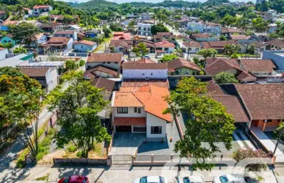 Casa com 4 quartos à venda na Avenida Paulo Schroeder, 2175, Petrópolis, Joinville