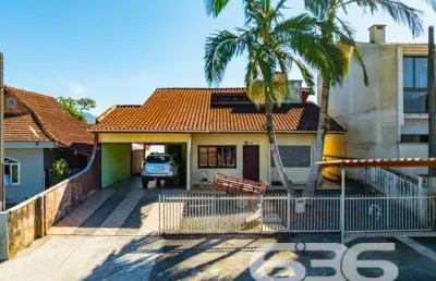 Casa com 4 quartos à venda na Rua Quinze de Novembro, 89, Vila Nova, Joinville
