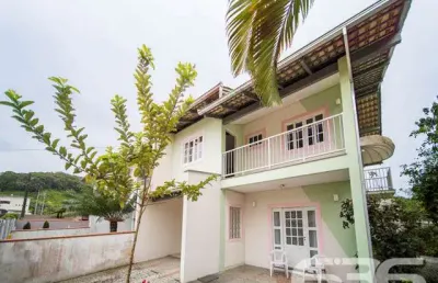 Casa com 3 quartos à venda na Rua Almirante Jaceguay, 10, Santo Antônio, Joinville