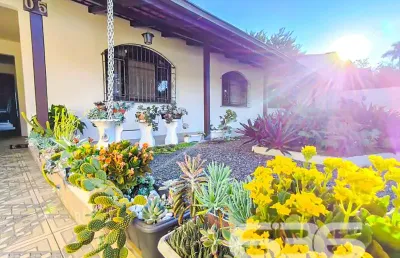 Casa com 3 quartos à venda na Avenida Paulo Schroeder, 5, Petrópolis, Joinville