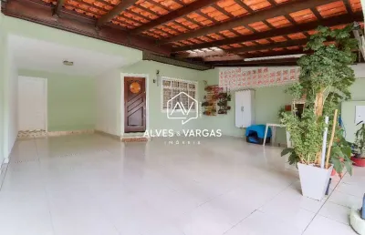 Casa com 3 quartos à venda na rua louis esquier, 171, uberaba, curitiba por r$ 629.000
