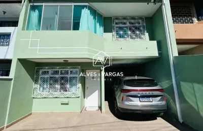 Casa com 4 quartos à venda na rua frei francisco mont'alverne, 377, jardim das américas, curitiba por r$ 789.000