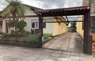 Casa com 3 quartos à venda na Rua Saudável, Medianeira, Porto Alegre