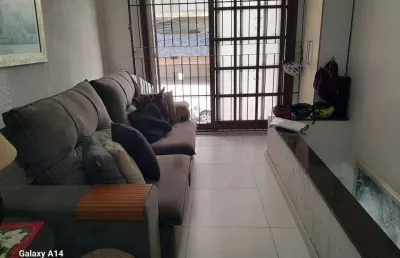 Casa com 2 quartos à venda na Rua Dezessete de Junho, Menino Deus, Porto Alegre