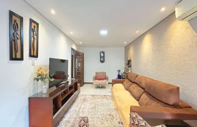 Casa com 3 quartos à venda na Avenida Vicente Monteggia, Vila Nova, Porto Alegre