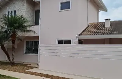 Belo sobrado vendo no cond.portal dos pássaros c/3 dorms,2 sts,piscina.vale a pena conhecer!!.