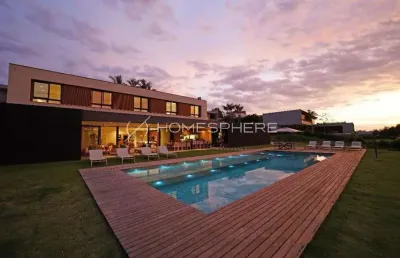 Casa de condomínio na quinta da baroneza, 929 m², 6 quartos sendo 6 suítes,mobiliada e decorada, porteira fechada, 3 vagas e lazer na rod. alkindar monteiro junqueira km 33,5