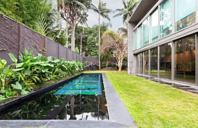 Rua méxico, jardim américa. casa à venda em jardim américa em frente ao clube paulistano, 1000m², 3 suítes, piscina, jardim com paisagismo por hanazaki, projeto amz, raquel silveira/vera niemeyer e be