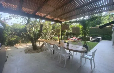 Casa em rua fechada. reformada há 5 anos, com 420 m², 4 quartos sendo 3 suítes à venda no bairro cidade jardim.