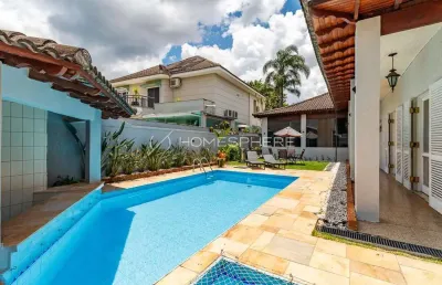 Casa de condomínio térrea com 371.14 m², terreno de 601 m², piscina, 4 quartos sendo 2 suítes